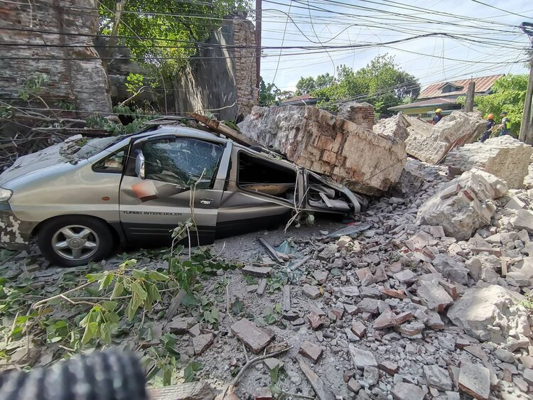 Filipinler'de 7 büyüklüğünde deprem meydana geldi