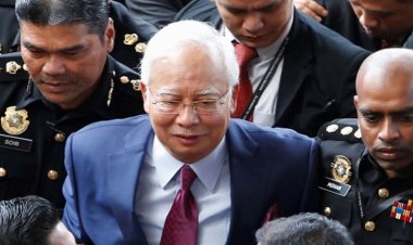 Malezya'nın eski başbakanı cezaevinde