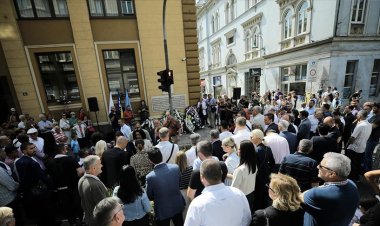 Bosna Hersek'te 27 yıl önceki pazar yeri katliamının kurbanları törenle anıldı