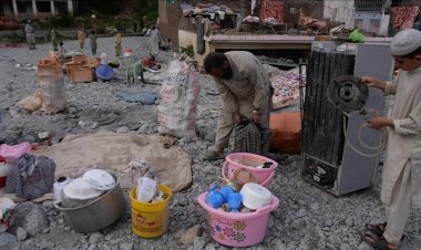 Pakistan'da selzedeler yardımların bir an önce ulaşmasını bekliyor
