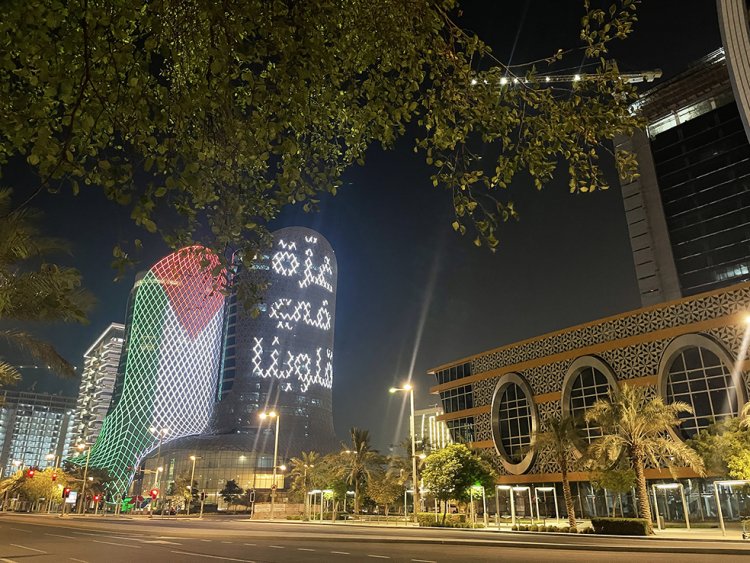 Katar'daki kuleler, Gazze ile dayanışma amacıyla Filistin bayraklarıyla aydınlatıldı