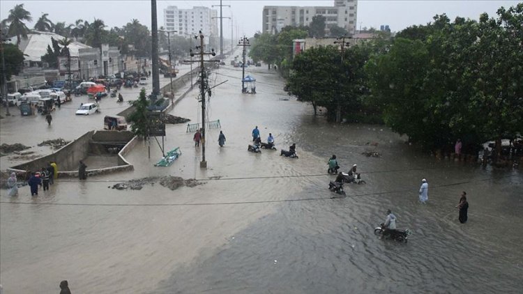 Pakistan'da şiddetli yağışlar nedeniyle 7 kişi öldü