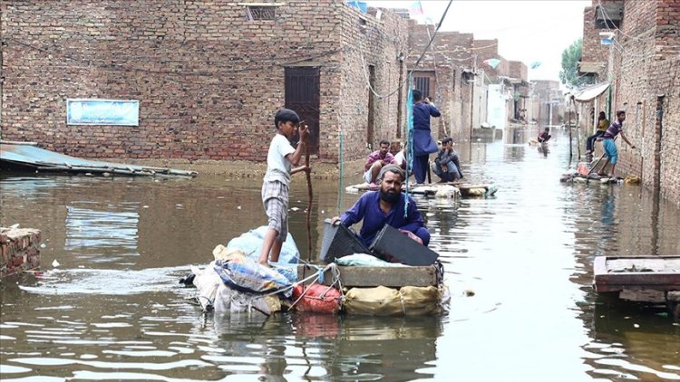 Pakistan'da şiddetli yağışlar sebebiyle ölenlerin sayısı 1000'e yaklaştı