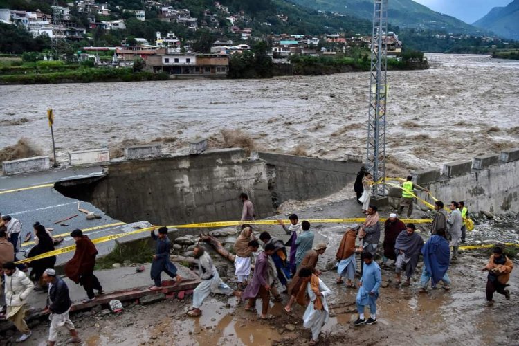 Pakistan'da sel sebebiyle tahliye işlemleri sürüyor