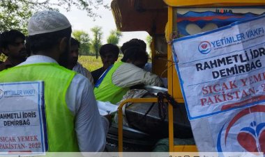 Yetimler Vakfı'ndan Pakistan'daki selzedelere yardım