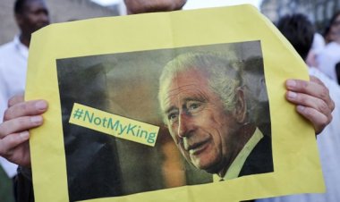 Kral 3. Charles Galler'de bir vatandaş tarafından protesto edildi