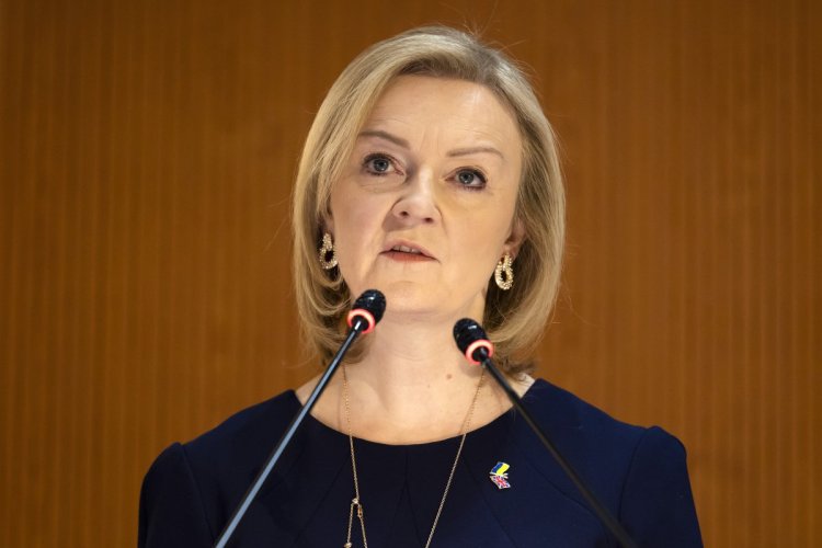 İngiltere'de 5 Eylül'de Başbakanlık koltuğuna oturan Liz Truss'ın liderliği sorgulanıyor