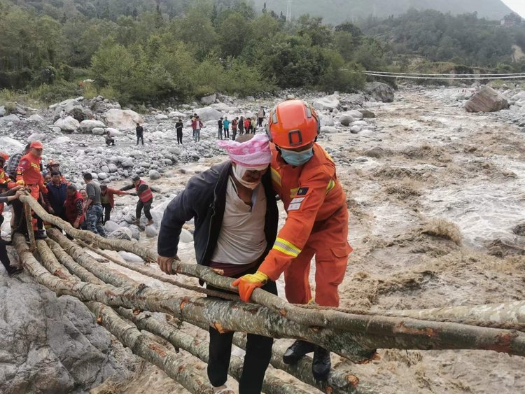 Çin'in Siçuan eyaletindeki depremde ölenlerin sayısı 65'e yükseldi