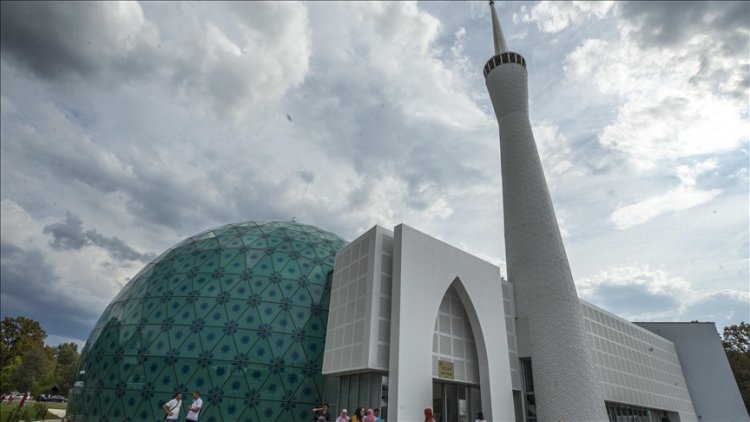 Balkanlar'daki Müslümanlar Sisak'ta İslam Kültür Merkezi'nin açılmasından memnun