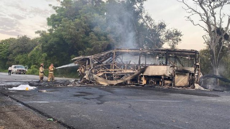 Meksika'da otobüs ile tanker çarpıştı: 18 ölü