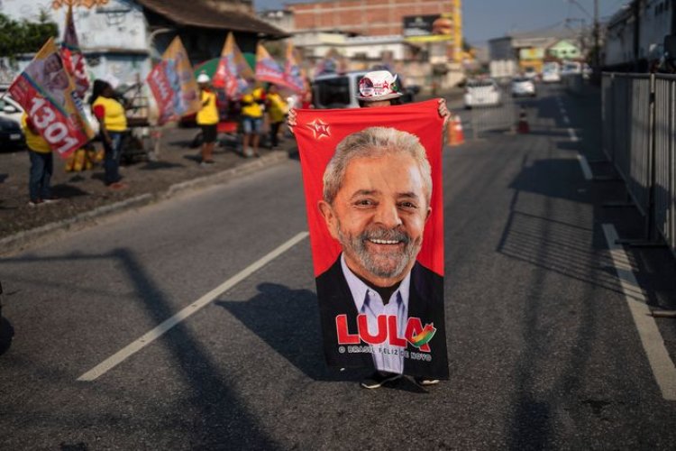 Brezilya'da seçim anketleri Lula da Silva'nın zaferine işaret ediyor