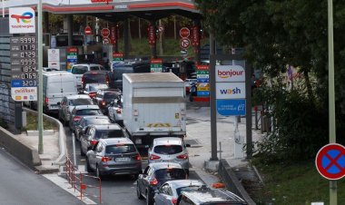 Fransa’da hükümetten "akaryakıt krizine yol açan grevlerin sonlandırılması" çağrısı