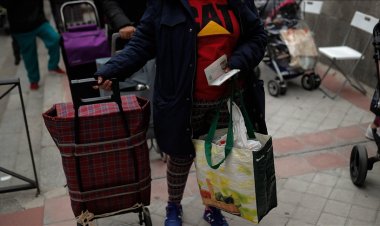 İspanyol Senatosu'na sunulan rapora göre, ülkede 13,1 milyon kişi yoksulluk riski altında