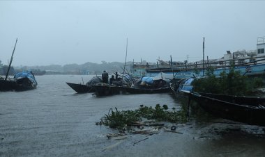 Bangladeş'te etkili olan tropikal fırtınada 13 kişi yaşamını yitirdi