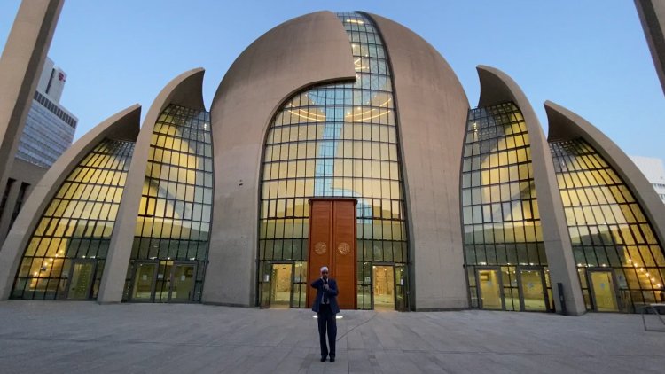 Kölnlü Müslümanlar, cuma günleri hoparlörden okunacak ilk ezanın heyecanını yaşıyor