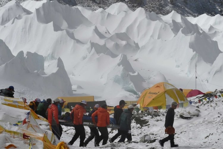 Himalayalar'da çığ düşmesi sonucu 10 dağcı öldü, 11 dağcı kayıp