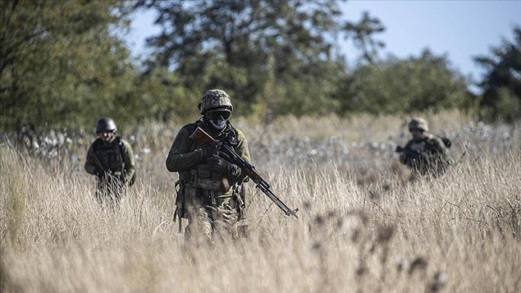 Ukrayna ordusuna katılan gönüllülere cephe öncesi askeri eğitim veriliyor