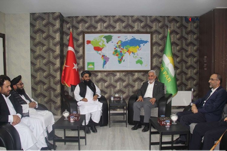 Afganistan İslam Emirliği Sözcüsü Mücahid, HÜDA PAR Genel Başkanı Yapıcıoğlu'nu ziyaret etti