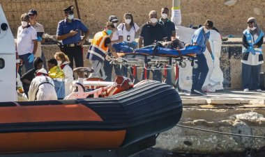 4 yaşındaki çocuk ailesi olmadan tekneyle Tunus'tan İtalya'ya gitti