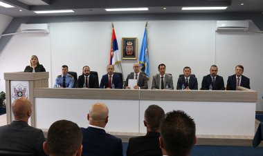 Kosovalı Sırplar ülkedeki kurumlardan çekildiklerini açıkladı