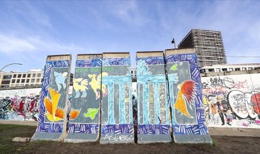 Soğuk Savaş'ın sembolü Berlin Duvarı’nın yıkılışının üzerinden 33 yıl geçti