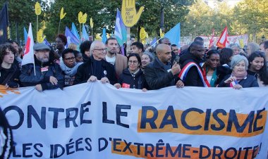 Paris'te ırkçılığa karşı gösteri düzenlendi