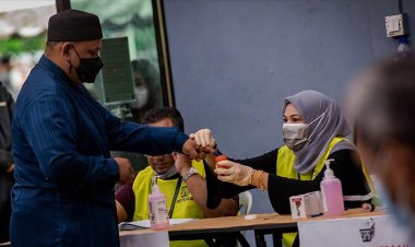 Malezya'da 15. genel seçim için oy kullanma işlemi başladı