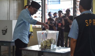 Malezya'daki seçimleri Enver İbrahim liderliğindeki Umut İttifakı önde tamamladı