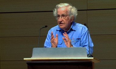 Chomsky: Amerika, İran'ı zayıflatmak için her türlü eylemi destekliyor