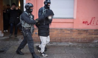 Almanya'da devlet kurumlarındaki darbe şüphelilerine yönelik operasyon