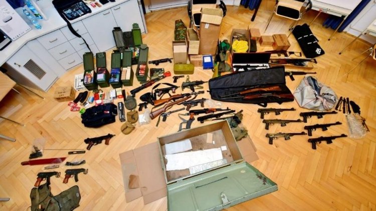Avusturya’da bir evde çok sayıda silah ve Nazi sembolleri ele geçirildi
