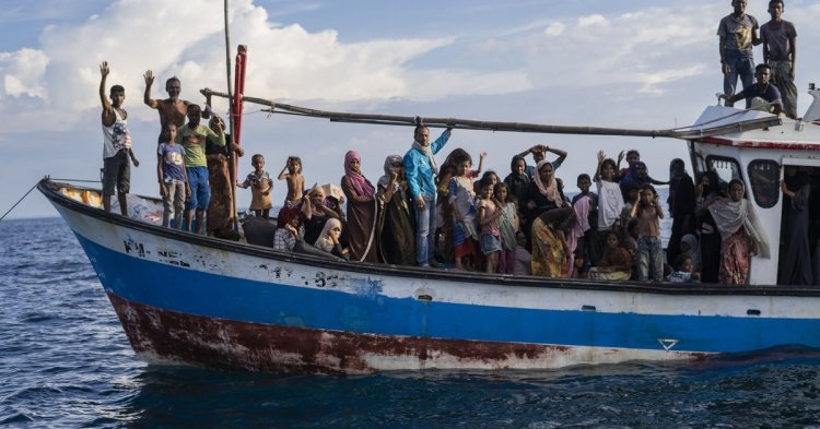 İçinde 180 Arakanlı Müslüman'ın bulunduğu tekne ile irtibat kesildi