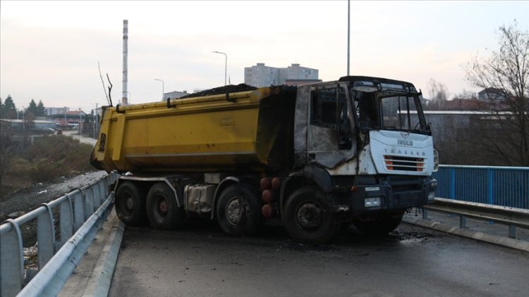 Kosova’nın kuzeyindeki barikatlardan biri kundaklandı