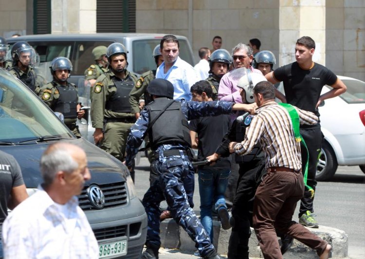 Abbas yönetimi İşgalci İsrail'i aratmıyor: 50 gözaltı