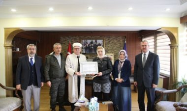 İslam'ı araştıran Ukraynalı kadın Müslüman oldu