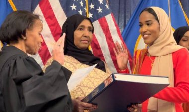 ABD'de Eyalet Meclisine seçilen Müslüman kadın, Kur'an'a el basarak yemin etti