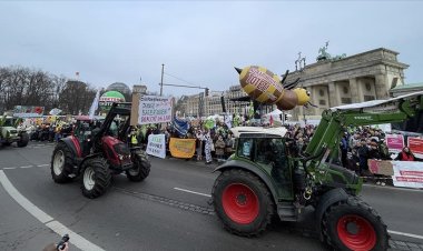 Almanya’da çiftçiler, tarım politikasının adil olması için gösteri yaptı