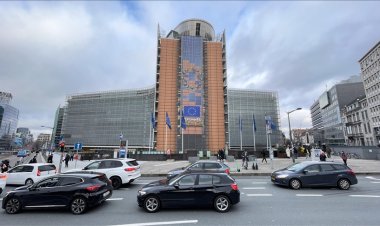 AB Komisyonu: Kur'an-ı Kerim'in yakılmasıyla ilgili İsveç makamları adım atmalı