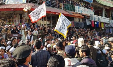 Afganistan'da binlerce Müslüman Kur'an-ı Kerim'in yakılmasını tel'in etti