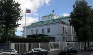 Rusya: Danimarka'daki büyükelçiliğimiz önünde Kur’an-ı Kerim yakıldı