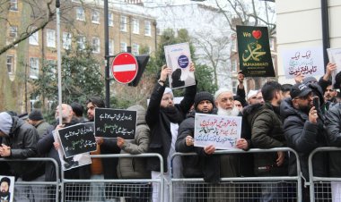 Londra'da Müslümanlar Kur'an-ı Kerim yakılmasını protesto etti