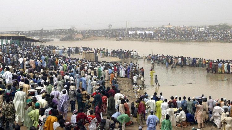 Nijerya'da çiftçileri taşıyan teknenin batması sonucu 10 kişi öldü