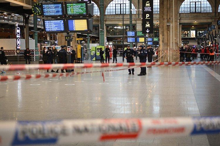 Paris'te tren garında bıçaklı saldırı