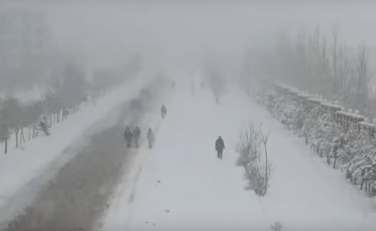 Afganistan'da soğuklar nedeniyle hayatını kaybedenlerin sayısı yükseliyor