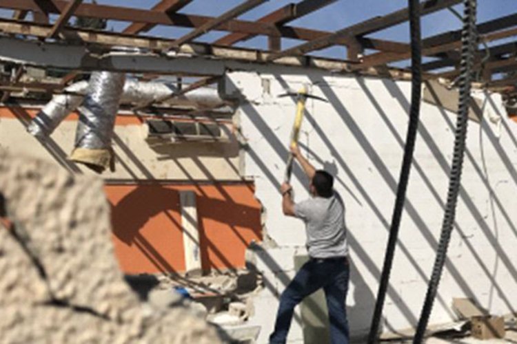 Siyonist işgal rejimi bir Filistinlinin evini daha yıktı