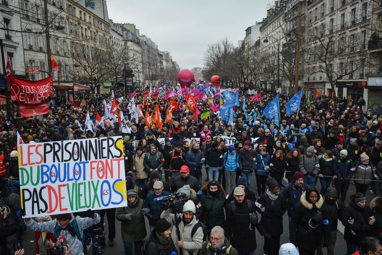 Fransa'da grev dalgası yayılıyor
