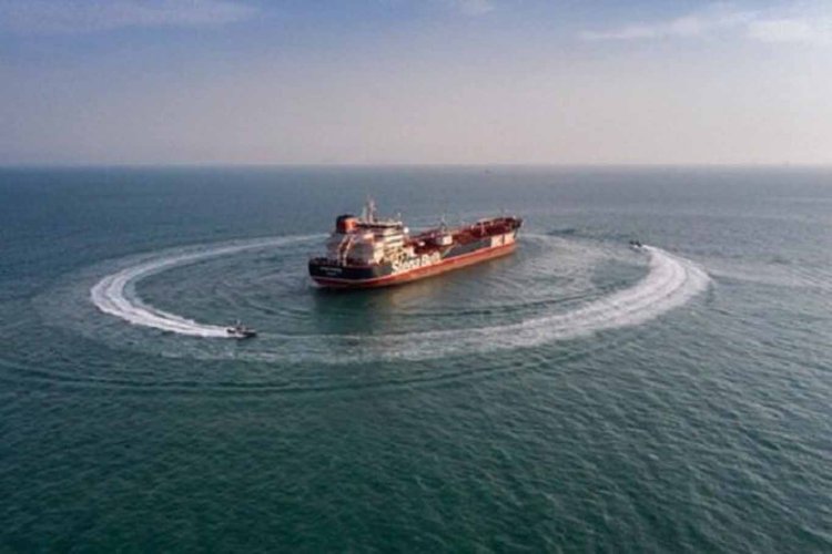 İran, Basra Körfezi’nde kaçak akaryakıt taşıyan 4 gemiye el koydu
