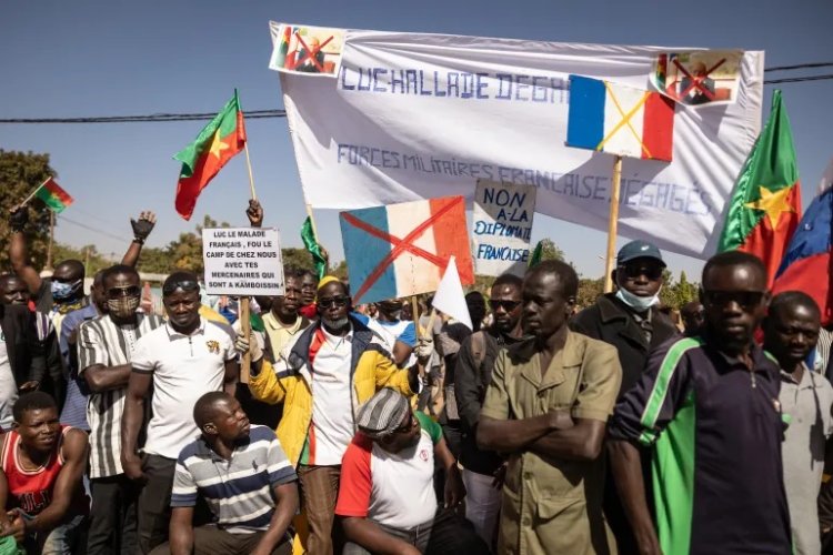 Mali’den sonra Burkina Faso’da Fransız askerlerini kovuyor