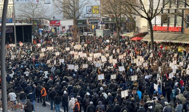 Kur'an-ı Kerim'e yönelik saldırılar Hamburg'da protesto edildi