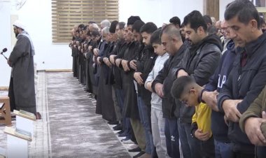 Kerkük'te depremlerde hayatını kaybedenler için gıyabi cenaze namazı kılındı